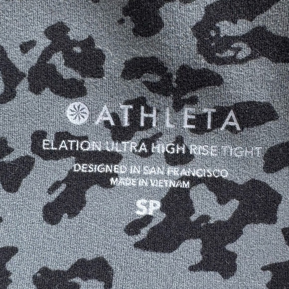 ATHLETA Leopard Elation Ultra High Rise Tight in Black + Grey | Leggings | Small - Picture 5 of 6